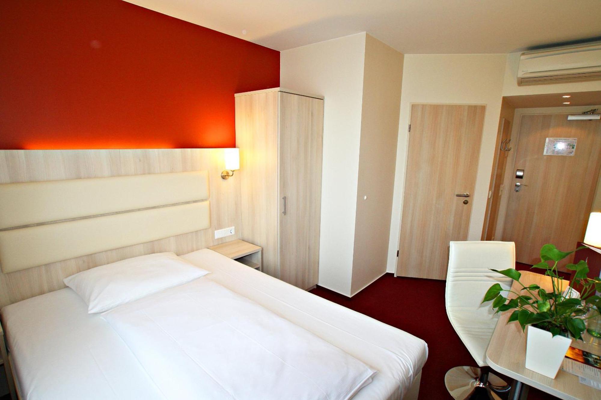Hotel Roedelheimer Hof - Am Wasserturm Франкфурт на Майн Екстериор снимка