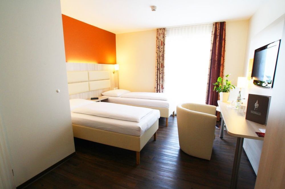 Hotel Roedelheimer Hof - Am Wasserturm Франкфурт на Майн Екстериор снимка