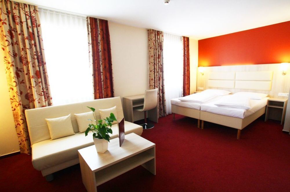 Hotel Roedelheimer Hof - Am Wasserturm Франкфурт на Майн Екстериор снимка