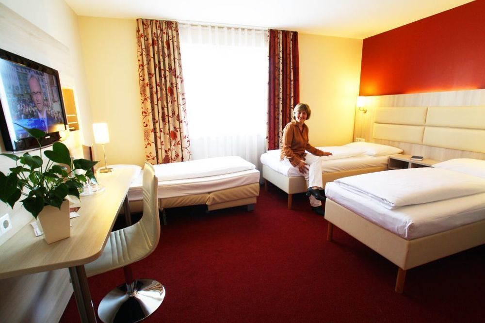 Hotel Roedelheimer Hof - Am Wasserturm Франкфурт на Майн Екстериор снимка