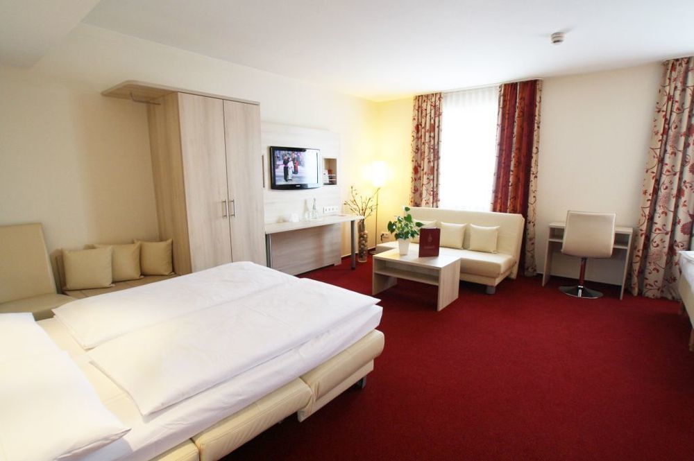 Hotel Roedelheimer Hof - Am Wasserturm Франкфурт на Майн Екстериор снимка