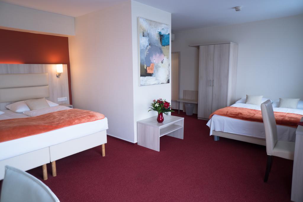 Hotel Roedelheimer Hof - Am Wasserturm Франкфурт на Майн Стая снимка