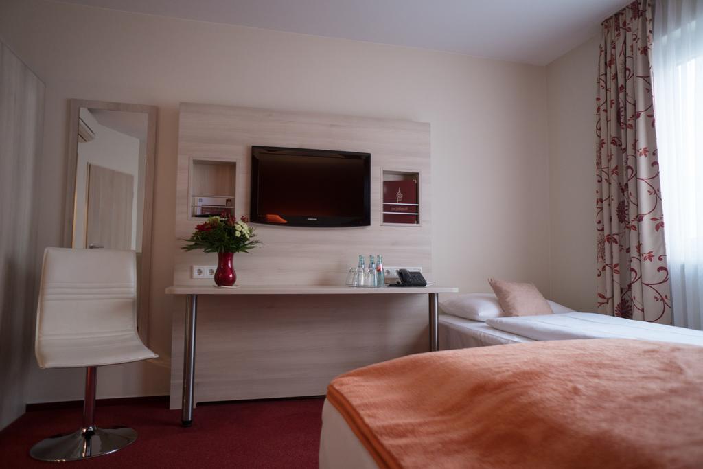 Hotel Roedelheimer Hof - Am Wasserturm Франкфурт на Майн Стая снимка