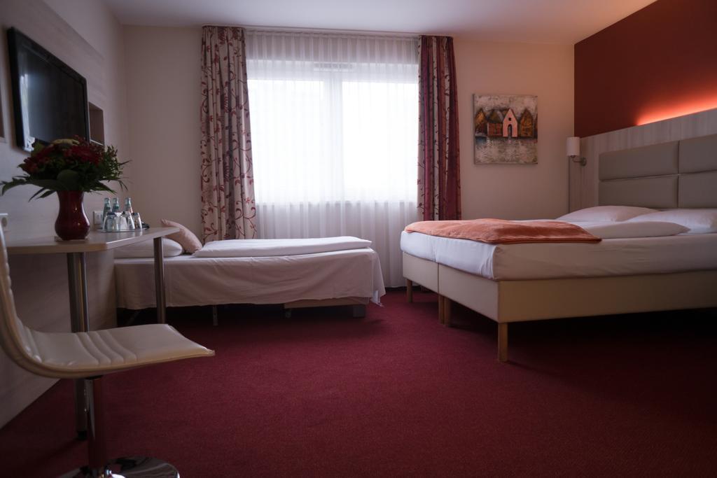 Hotel Roedelheimer Hof - Am Wasserturm Франкфурт на Майн Стая снимка