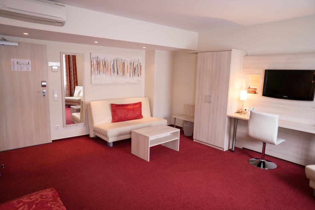 Hotel Roedelheimer Hof - Am Wasserturm Франкфурт на Майн Стая снимка
