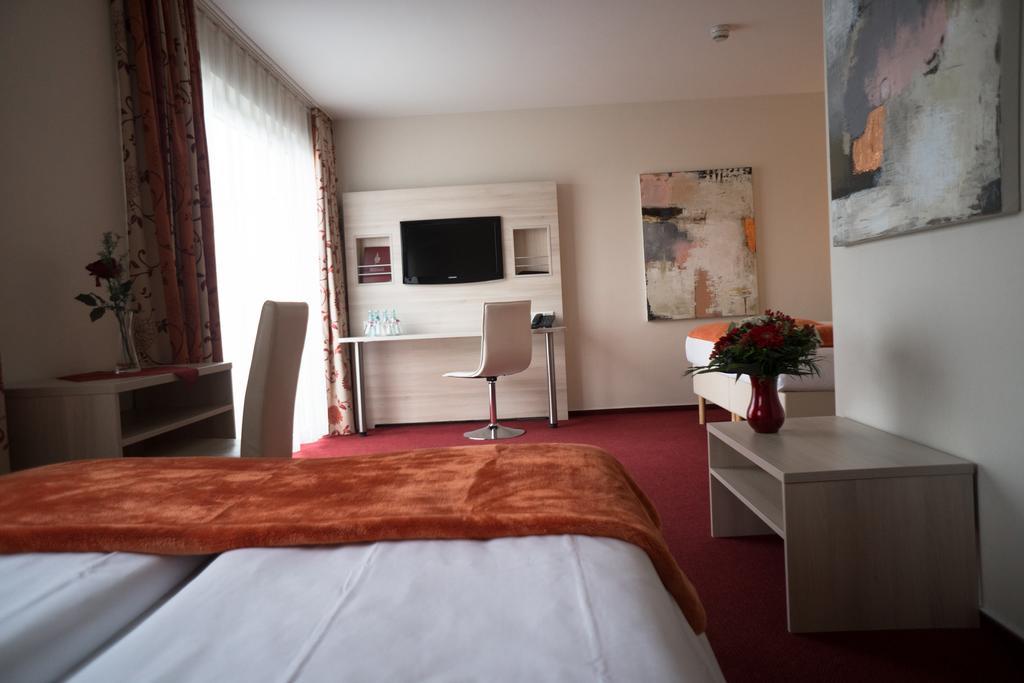 Hotel Roedelheimer Hof - Am Wasserturm Франкфурт на Майн Стая снимка