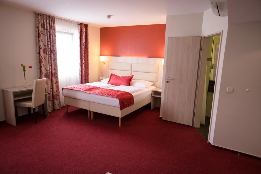 Hotel Roedelheimer Hof - Am Wasserturm Франкфурт на Майн Стая снимка