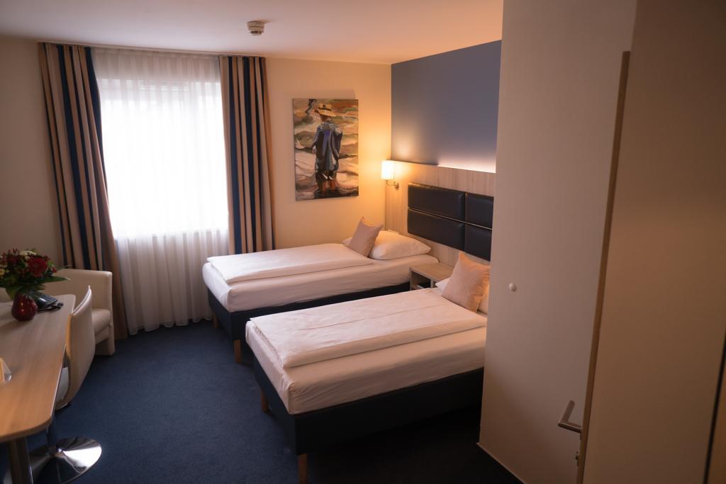 Hotel Roedelheimer Hof - Am Wasserturm Франкфурт на Майн Стая снимка