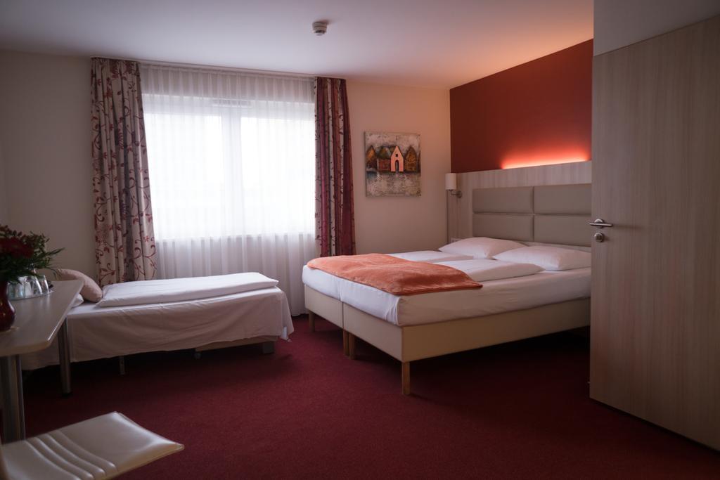 Hotel Roedelheimer Hof - Am Wasserturm Франкфурт на Майн Стая снимка