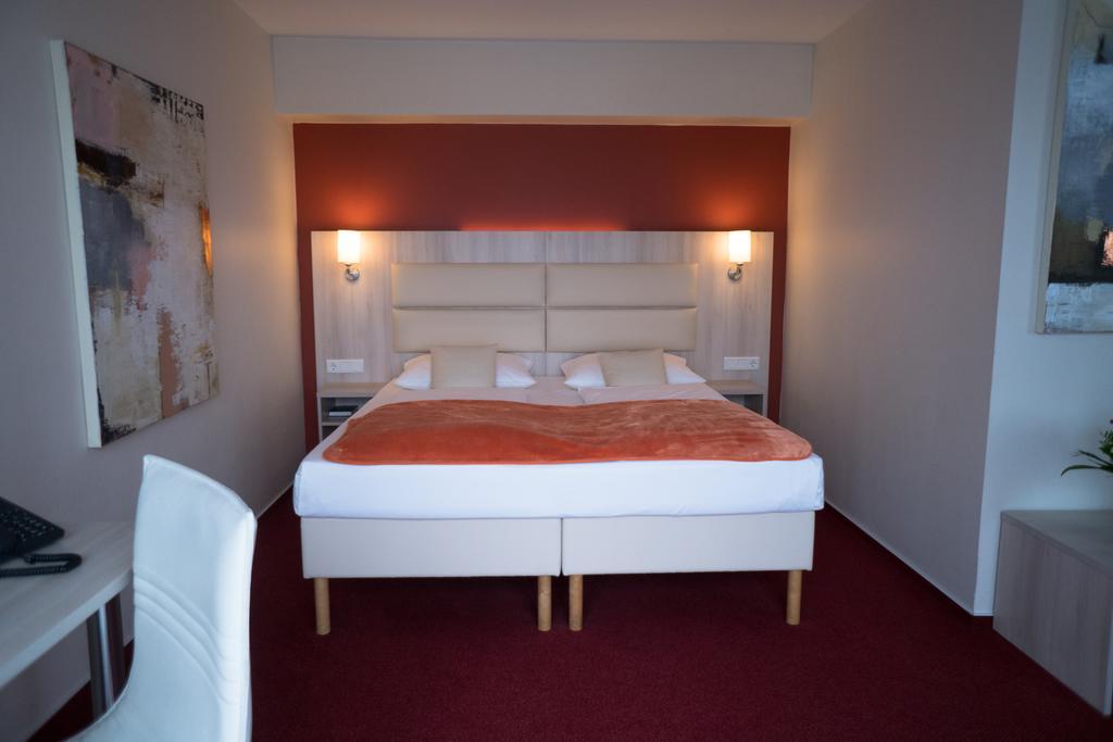 Hotel Roedelheimer Hof - Am Wasserturm Франкфурт на Майн Стая снимка