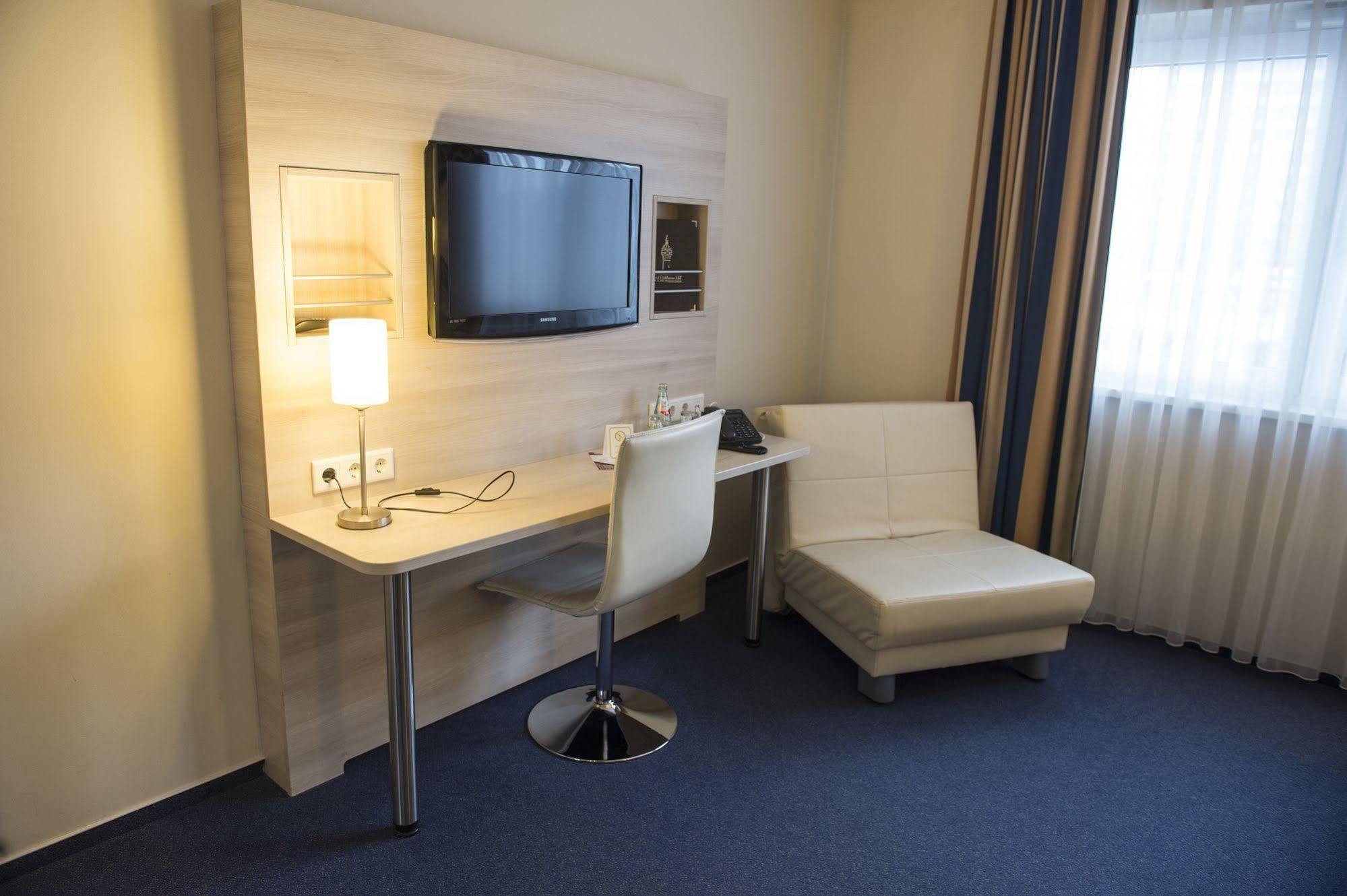 Hotel Roedelheimer Hof - Am Wasserturm Франкфурт на Майн Екстериор снимка