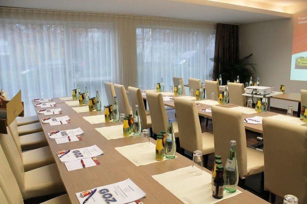Hotel Roedelheimer Hof - Am Wasserturm Франкфурт на Майн Екстериор снимка